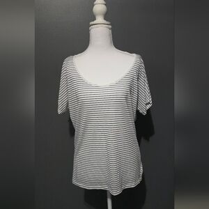 American Eagle Outfitters Keyhole Back Design Tee